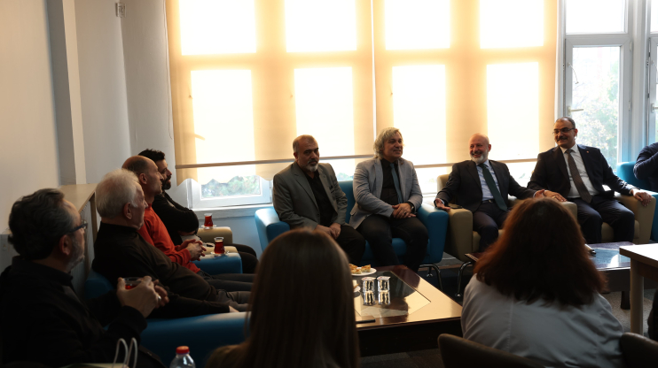BAŞKAN ÇOLAKBAYRAKDAR’DAN KOCASİNAN’DAKİ TÜM ÖĞRETMENLERE ANLAMLI HEDİYE