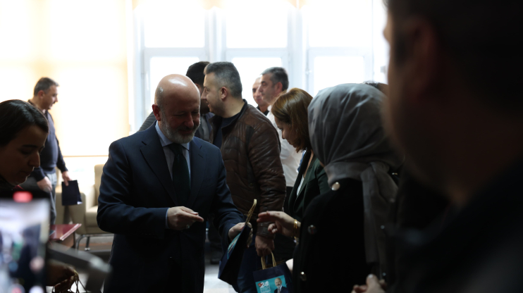 BAŞKAN ÇOLAKBAYRAKDAR’DAN KOCASİNAN’DAKİ TÜM ÖĞRETMENLERE ANLAMLI HEDİYE