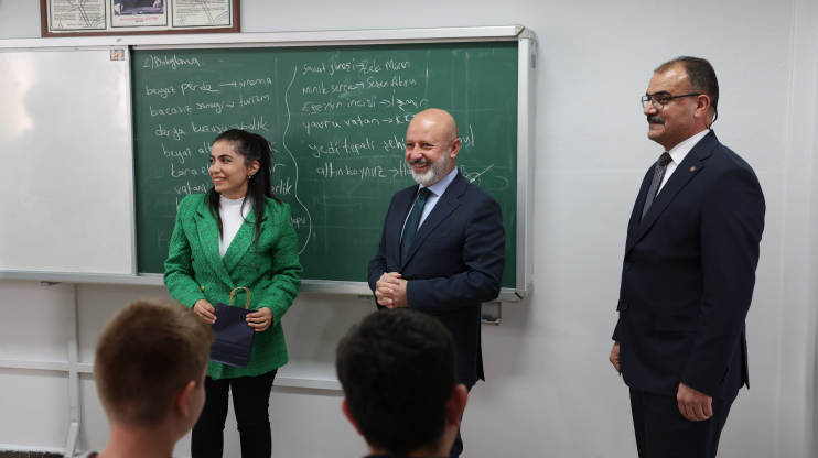 BAŞKAN ÇOLAKBAYRAKDAR’DAN KOCASİNAN’DAKİ TÜM ÖĞRETMENLERE ANLAMLI HEDİYE