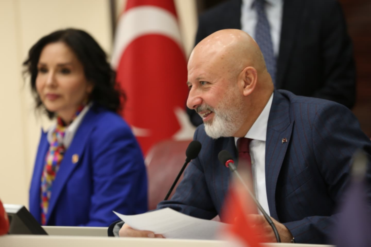 BAŞKAN ÇOLAKBAYRAKDAR’DAN ÖĞRENCİLERE VE AİLELERE BÜYÜK MÜJDE
