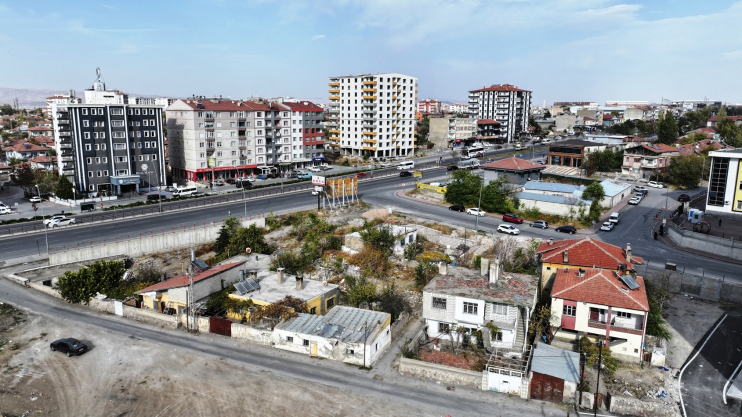 BAŞKAN ÇOLAKBAYRAKDAR, ‘BAŞKANIM BİZİ KURTAR OĞLUM’ DİYEN DUDU TEYZE’NİN HAYIR DUASINI ALDI