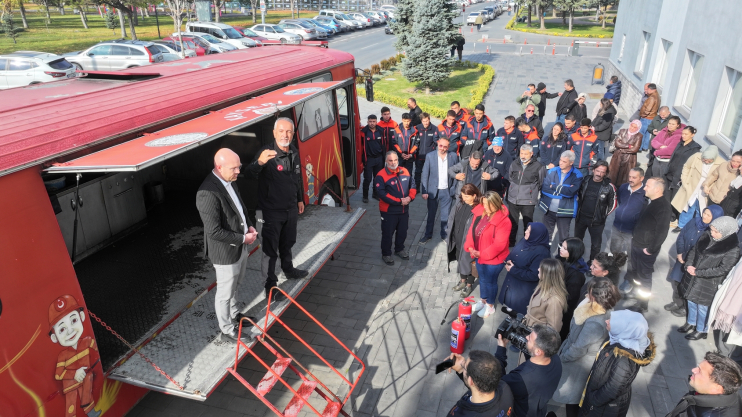 BAŞKAN ÇOLAKBAYRAKDAR: “KOCASİNAN, FARKINDALIĞIYLA DA TÜRKİYE’YE ÖRNEK OLUYOR”