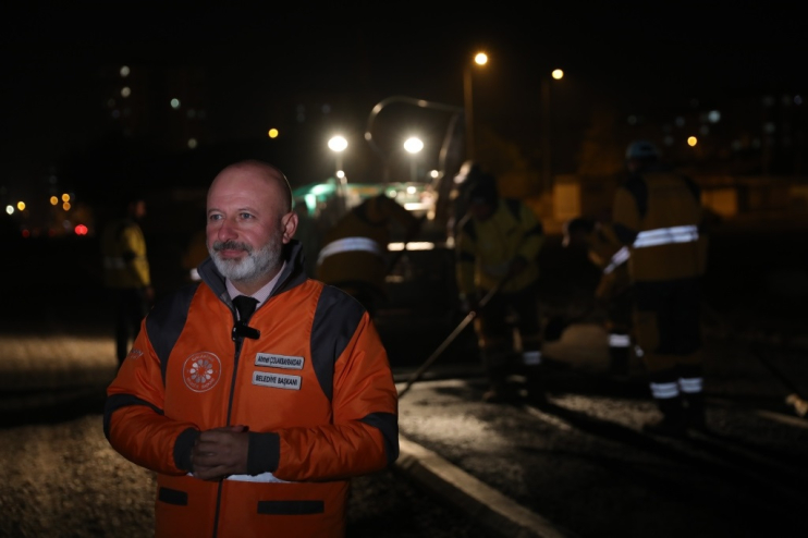 BAŞKAN ÇOLAKBAYRAKDAR: “ASFALTTA DA TARİHİ BİR REKOR KIRMANIN HAKLI GURURUNU YAŞIYORUZ”