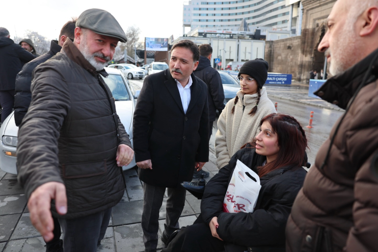 BAŞKAN ÇOLAKBAYRAKDAR: “KAR BEREKET VE RAHMETTİR, HİZMETİMİZ 24 SAAT DEVAM EDİYOR”