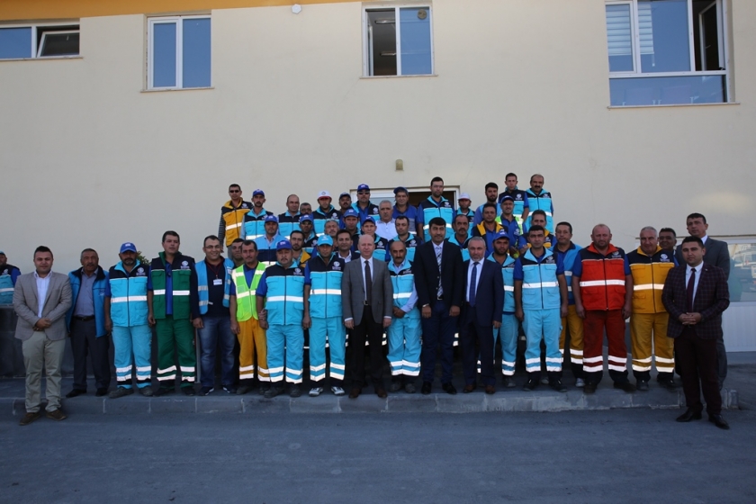 BAŞKAN ÇOLAKBAYRAKDAR BELEDİYE ÇALIŞANLARIYLA BAYRAMLAŞTI