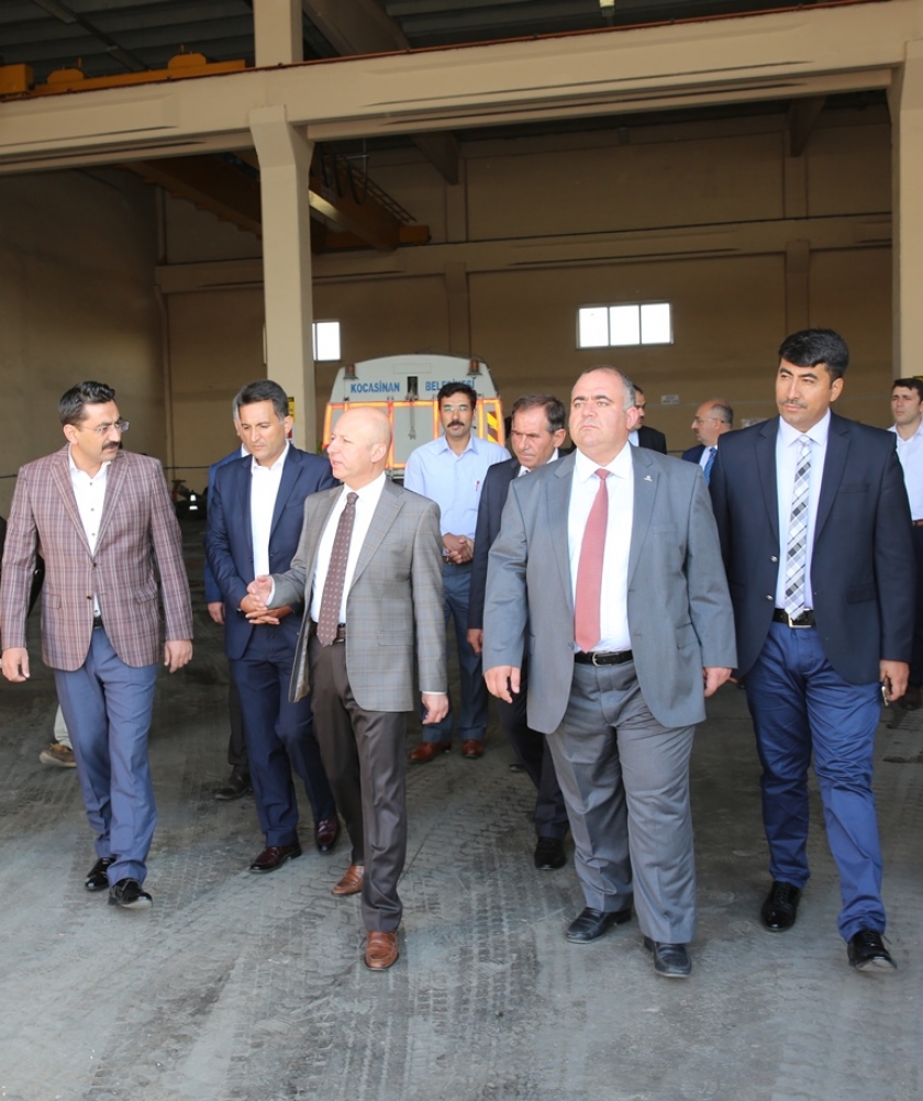 BAŞKAN ÇOLAKBAYRAKDAR BELEDİYE ÇALIŞANLARIYLA BAYRAMLAŞTI