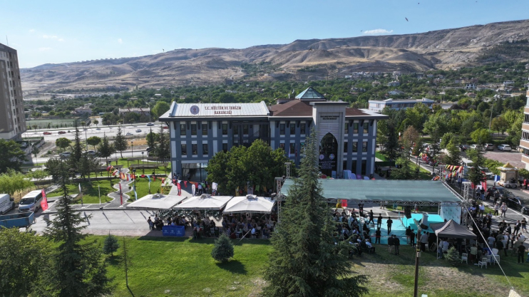 BAŞKAN ÇOLAKBAYRAKDAR, “KOCASİNAN, İNSAN ODAKLI HİZMETLERLE ALTIN ÇAĞINI YAŞIYOR”