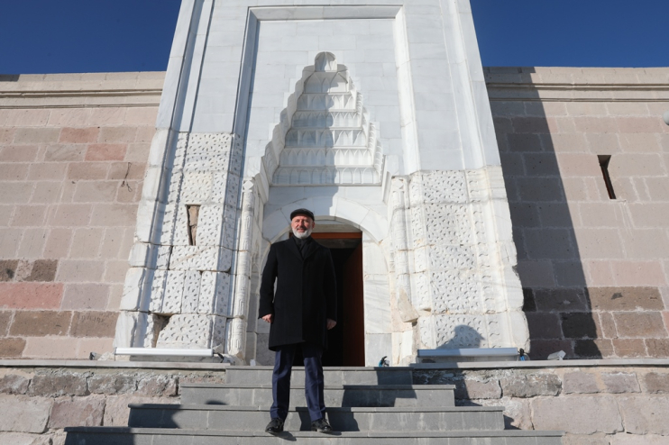 BAŞKAN ÇOLAKBAYRAKDAR, “ÖDÜLLÜ TARİH PROJELERİMİZ, KAYSERİ’NİN İLK MEDRESESİYLE TAÇLANACAK”
