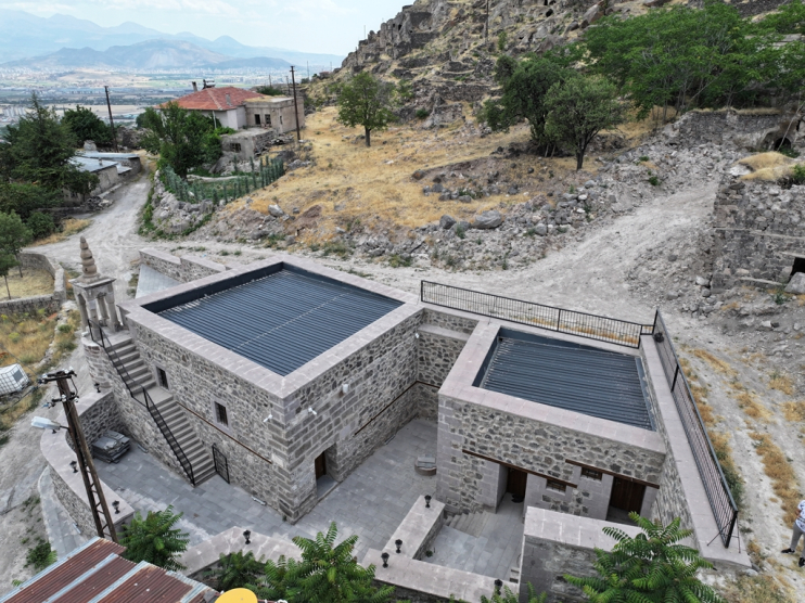 BAŞKAN ÇOLAKBAYRAKDAR, “ÖDÜLLÜ TARİH PROJELERİMİZ, KAYSERİ’NİN İLK MEDRESESİYLE TAÇLANACAK”