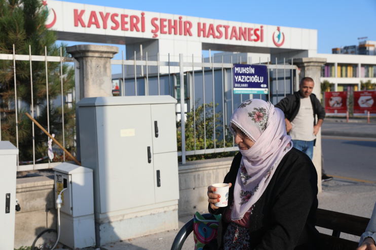 BAŞKAN ÇOLAKBAYRAKDAR: “SOĞUK GÜNLERDE GÖNÜLLERİ ISITIYORUZ”