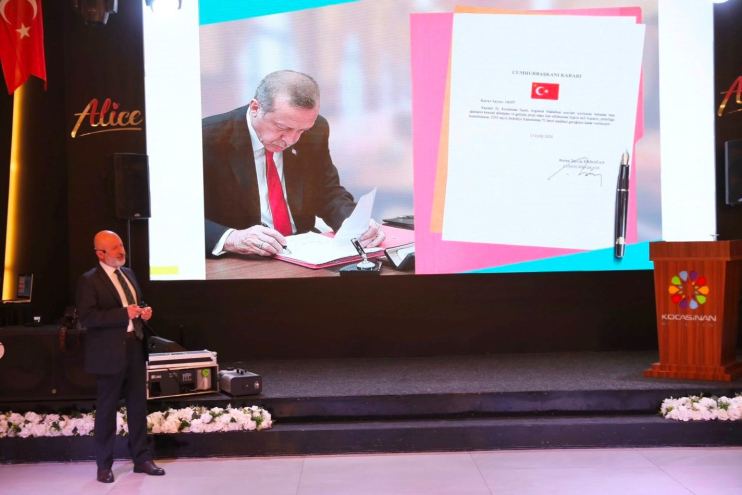 BAŞKAN ÇOLAKBAYRAKDAR: “7 BİN 562 SOSYAL KONUT ŞEHRİMİZE VE TÜM HEMŞEHRİLERİME HAYIRLI OLSUN”