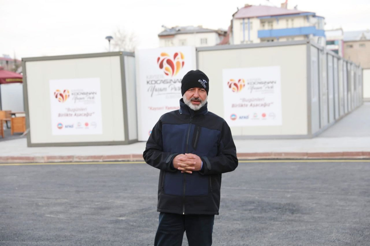 BAŞKAN ÇOLAKBAYRAKDAR: “DEPREMZEDE KARDEŞLERİMİZİN HER DAİM YANINDAYIZ”
