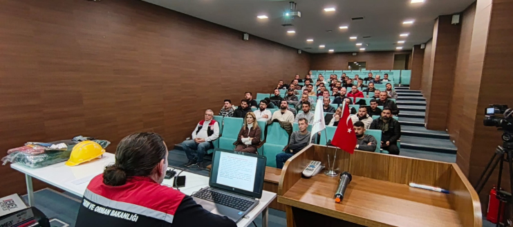 BAŞKAN ÇOLAKBAYRAKDAR: “YEŞİL ŞEHİR VİZYONUNU BİLGİYLE BÜYÜTÜYORUZ”