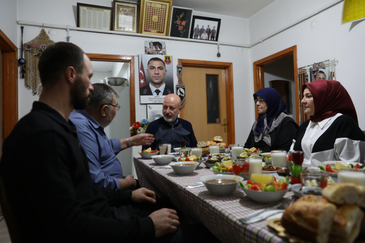 BAŞKAN ÇOLAKBAYRAKDAR: “AZİZ ŞEHİTLERİMİZ ASLA UNUTULMAYACAK, EMANETLERİ BAŞIMIZIN TACIDIR”
