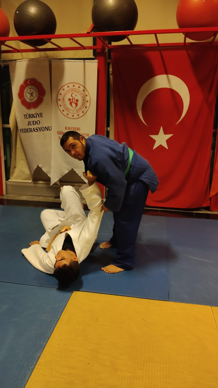 KOCASİNAN’IN ALTIN EVLADI SAMET BALCI TÜRKİYE ŞAMPİYONASI’NA HAZIRLANIYOR