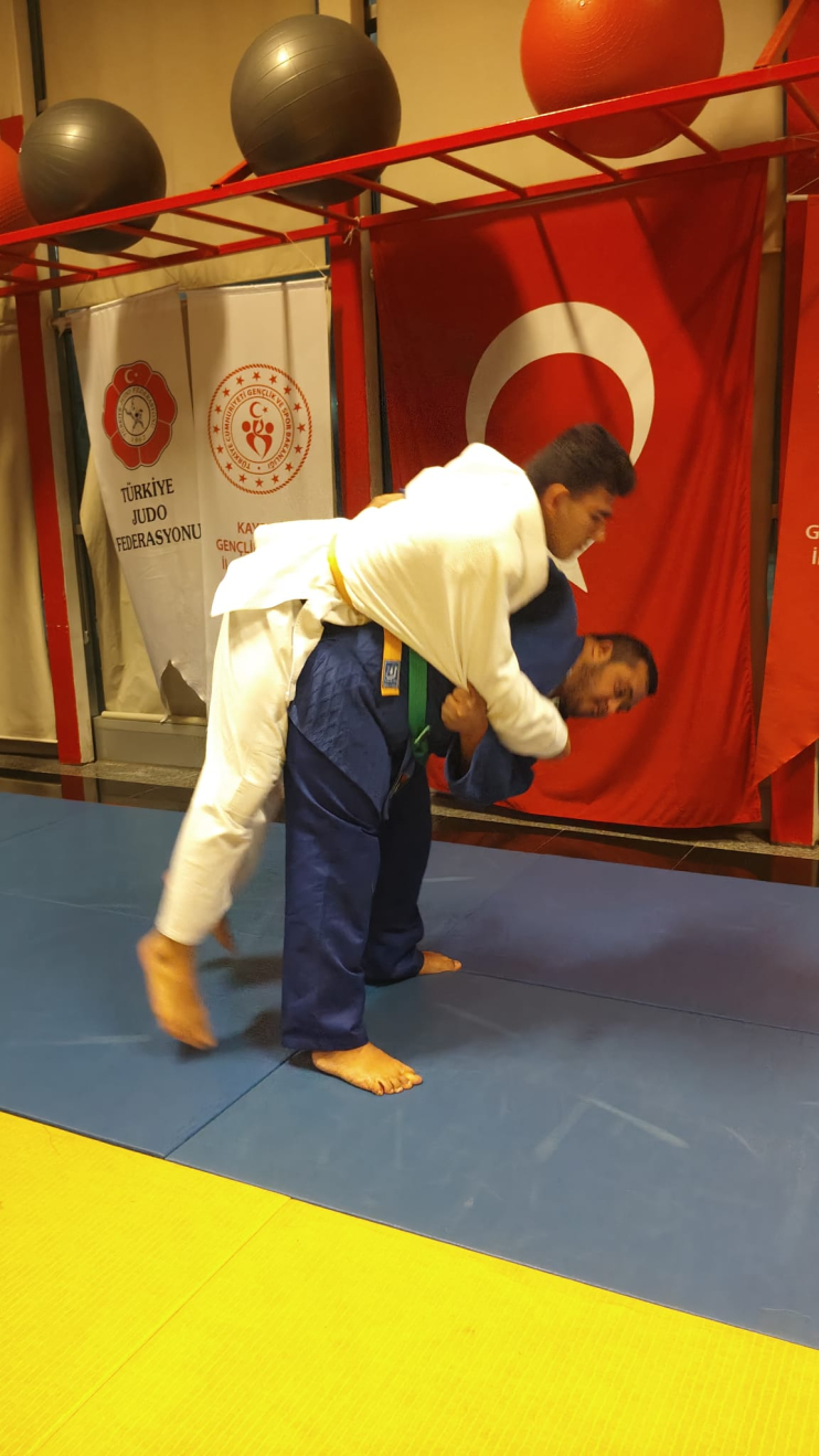 KOCASİNAN’IN ALTIN EVLADI SAMET BALCI TÜRKİYE ŞAMPİYONASI’NA HAZIRLANIYOR