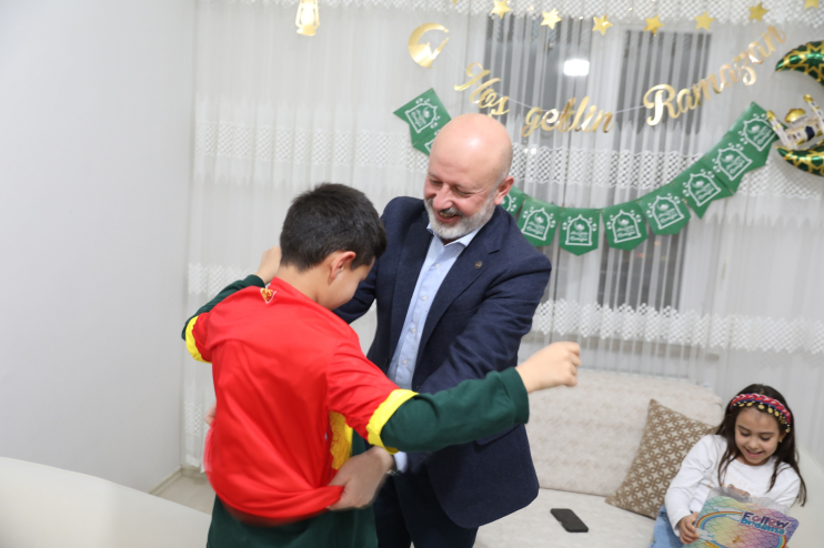 BAŞKAN ÇOLAKBAYRAKDAR: “BÜYÜK BİR AİLE OLMANIN MUTLULUĞUNU İFTAR SOFRALARINDA YAŞIYORUZ”
