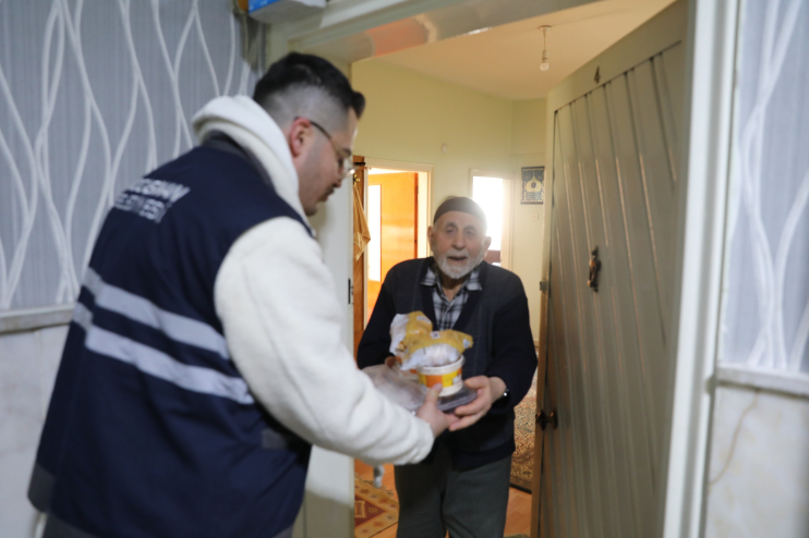 HİZMETLERİYLE GÖNÜLLERDE TAHT KURAN BAŞKAN ÇOLAKBAYRAKDAR’A DUALARLA TEŞEKKÜR