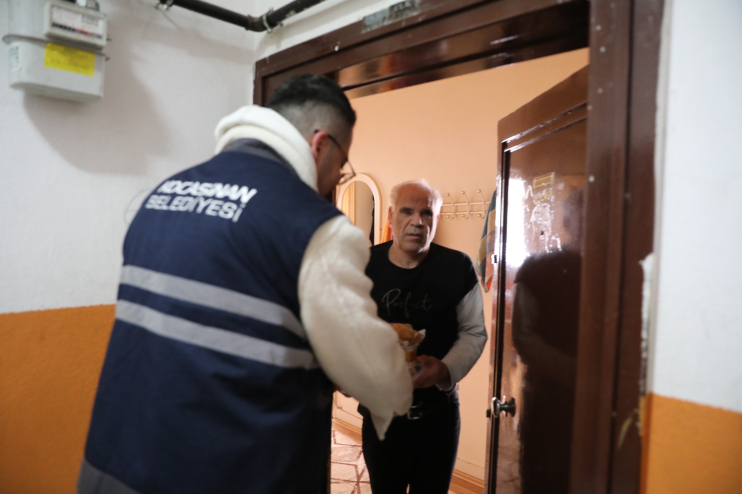 HİZMETLERİYLE GÖNÜLLERDE TAHT KURAN BAŞKAN ÇOLAKBAYRAKDAR’A DUALARLA TEŞEKKÜR