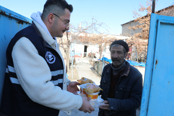 HİZMETLERİYLE GÖNÜLLERDE TAHT KURAN BAŞKAN ÇOLAKBAYRAKDAR’A DUALARLA TEŞEKKÜR