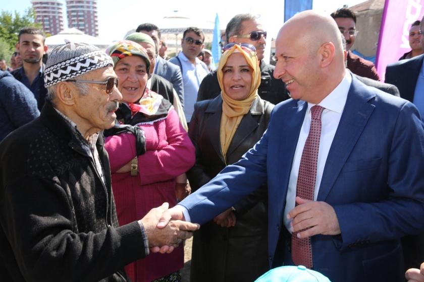 BAŞKAN ÇOLAKBAYRAKDAR SEYRANİ’DE DE DÖNÜŞÜMÜ BAŞLATTI