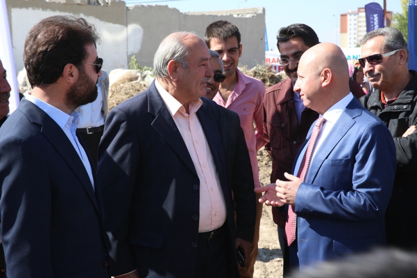 BAŞKAN ÇOLAKBAYRAKDAR SEYRANİ’DE DE DÖNÜŞÜMÜ BAŞLATTI