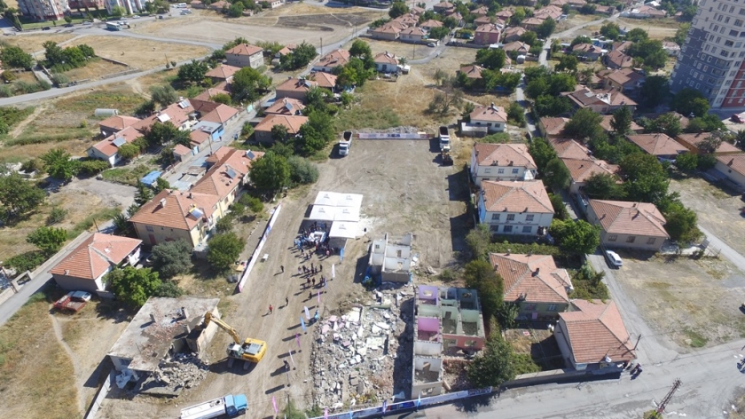 BAŞKAN ÇOLAKBAYRAKDAR SEYRANİ’DE DE DÖNÜŞÜMÜ BAŞLATTI
