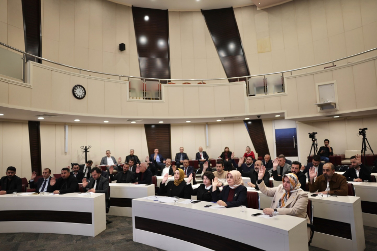 BAŞKAN ÇOLAKBAYRAKDAR, “KENTSEL DÖNÜŞÜMÜ KENDİ İMKÂNLARIYLA YÜRÜTEN TÜRKİYE’DE TEKİZ”