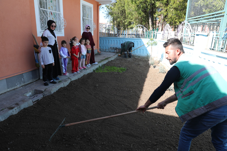 BAŞKAN ÇOLAKBAYRAKDAR, “TOPRAKLA BÜYÜYEN NESİLLER, GÜÇLÜ YARINLAR DEMEKTİR”