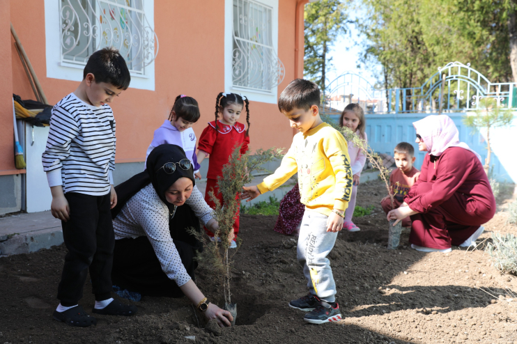 BAŞKAN ÇOLAKBAYRAKDAR, “TOPRAKLA BÜYÜYEN NESİLLER, GÜÇLÜ YARINLAR DEMEKTİR”