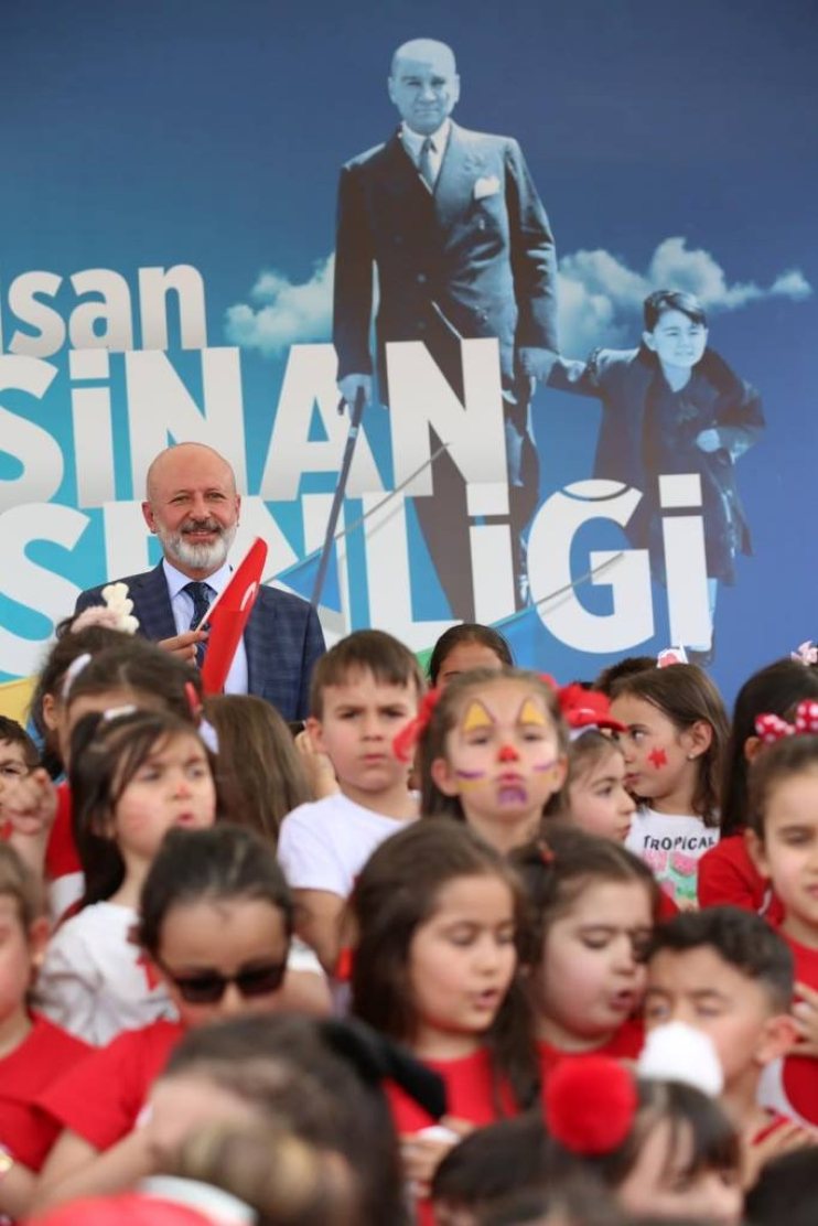 BAŞKAN ÇOLAKBAYRAKDAR’DAN ÇOCUK ŞENLİĞİNE DAVET