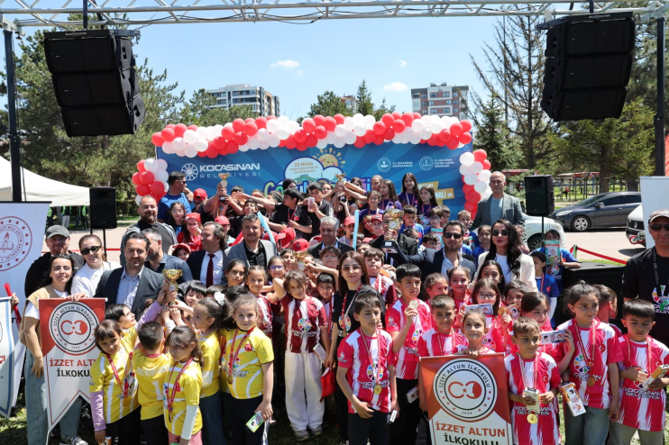 KOCASİNAN’DA BAYRAM HAVASINDA GELENEKSEL DEĞERLERLE RENKLENEN ÇOCUK ŞENLİĞİ