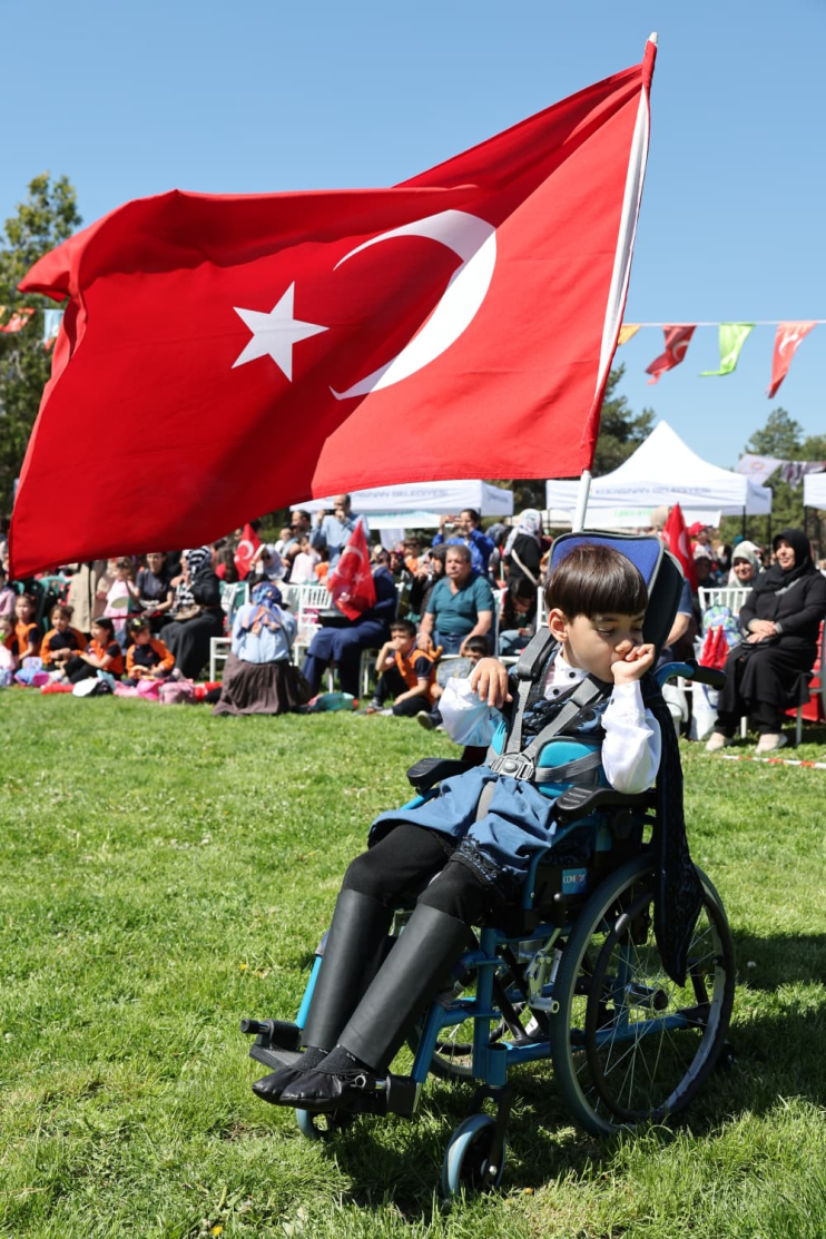 KOCASİNAN’DA BAYRAM HAVASINDA GELENEKSEL DEĞERLERLE RENKLENEN ÇOCUK ŞENLİĞİ