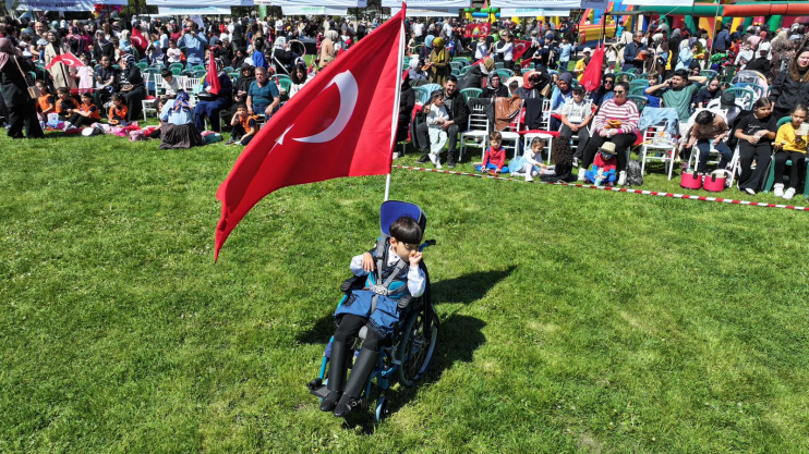 KOCASİNAN’DA BAYRAM HAVASINDA GELENEKSEL DEĞERLERLE RENKLENEN ÇOCUK ŞENLİĞİ