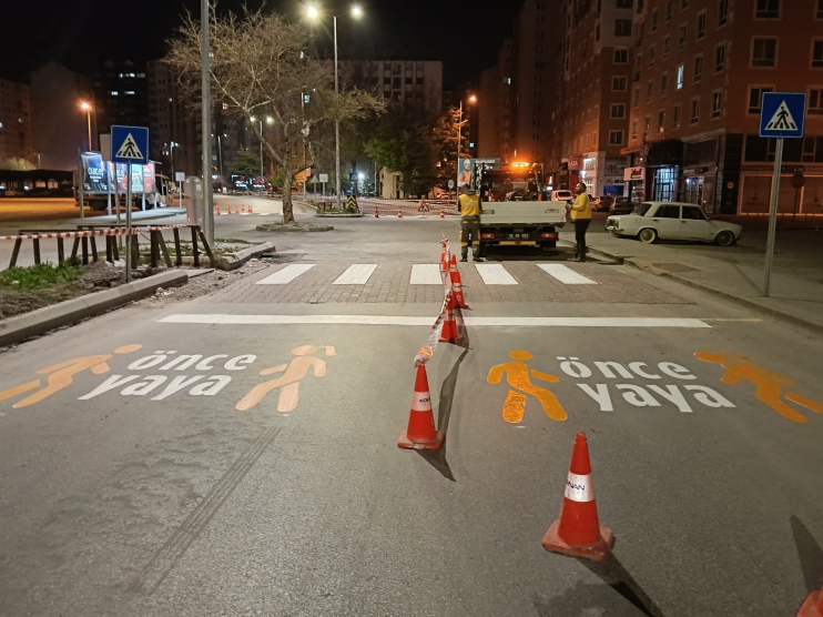 BAŞKAN ÇOLAKBAYRAKDAR; “GECE GÜNDÜZ ÇALIŞIYOR, ŞEHRİ GELECEĞE HAZIRLIYORUZ”