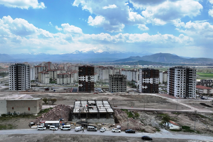 BAŞKAN ÇOLAKBAYRAKDAR’DAN KENTSEL DÖNÜŞÜMDE ANAHTAR TESLİMİ VE DEV PARK MÜJDESİ