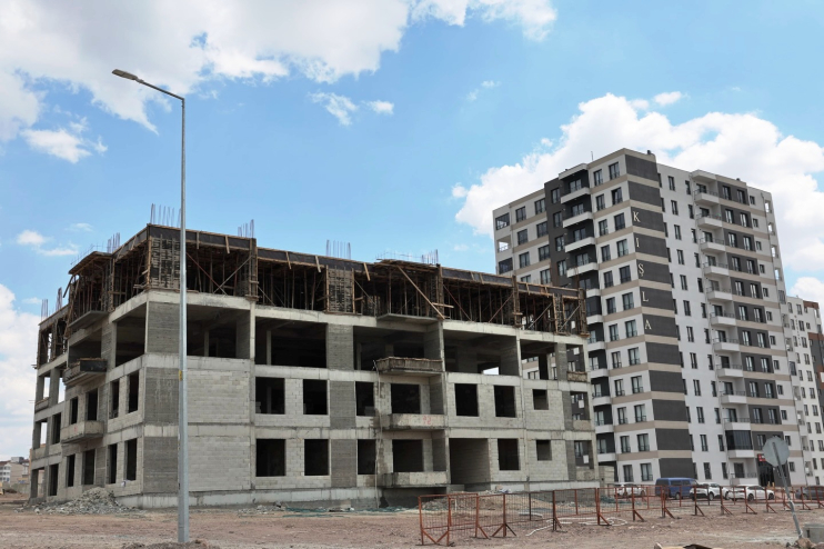 BAŞKAN ÇOLAKBAYRAKDAR’DAN KENTSEL DÖNÜŞÜMDE ANAHTAR TESLİMİ VE DEV PARK MÜJDESİ