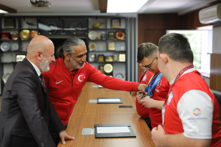 BAŞKAN ÇOLAKBAYRAKDAR: “ŞAMPİYON ALTIN ÇOCUKLARIMIZLA GURUR DUYUYORUM”