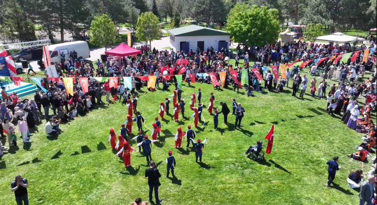 BAŞKAN ÇOLAKBAYRAKDAR’DAN GENÇLİK ŞÖLENİNE DAVET