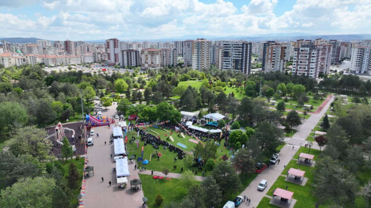 BAŞKAN ÇOLAKBAYRAKDAR: “SPORLA, BİLİMLE VE SANATLA GÜÇLÜ BİR GENÇLİK HEDEFLİYORUZ”