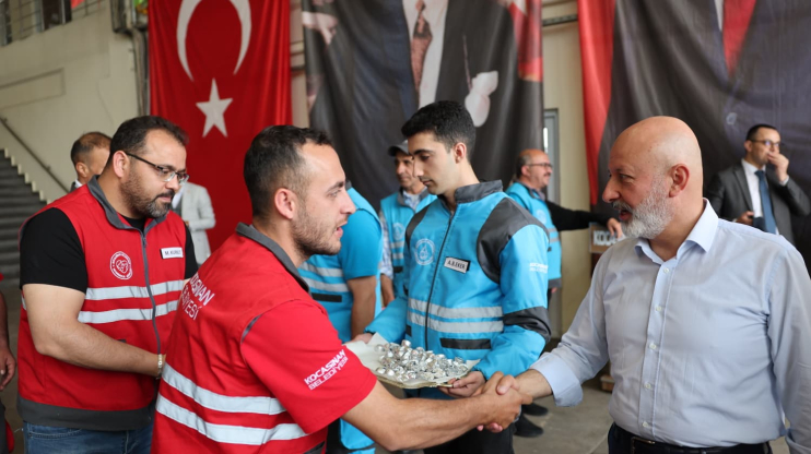 BAŞKAN ÇOLAKBAYRAKDAR: “EŞREF-İ MAHLÛKATA HİZMET ETMENİN GAYRETİ İÇERİSİNDEYİZ”