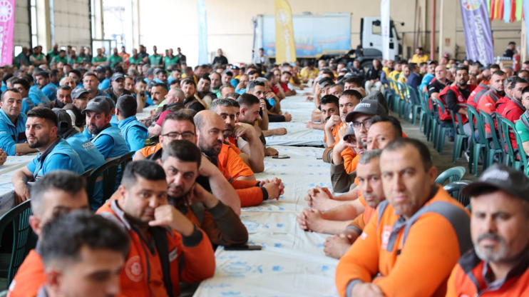 BAŞKAN ÇOLAKBAYRAKDAR: “EŞREF-İ MAHLÛKATA HİZMET ETMENİN GAYRETİ İÇERİSİNDEYİZ”