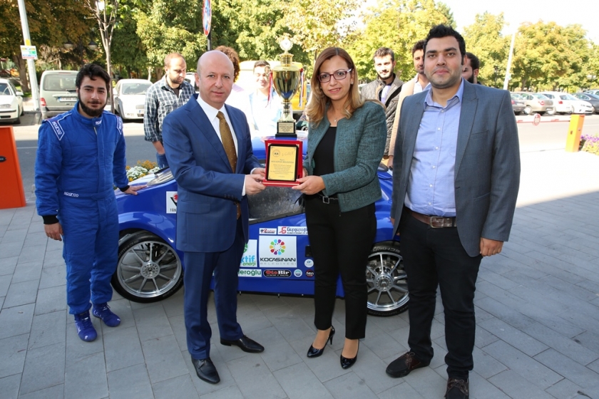 YÜZDE YÜZ YERLİ OTOMOBİLE KOCASİNAN DESTEĞİ