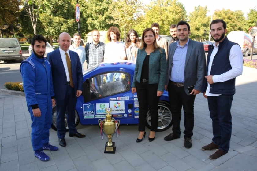 YÜZDE YÜZ YERLİ OTOMOBİLE KOCASİNAN DESTEĞİ