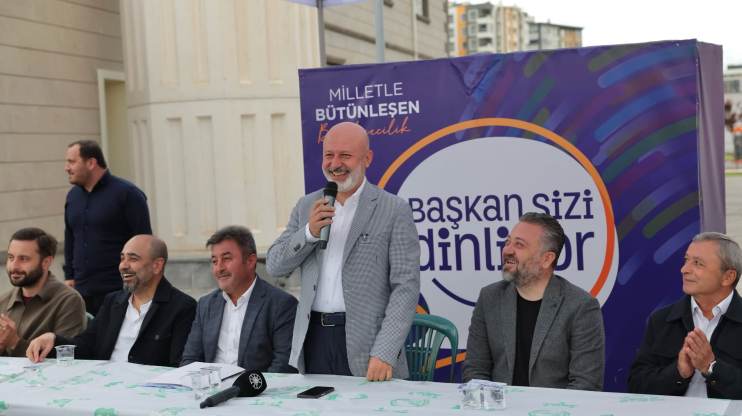 BAŞKAN ÇOLAKBAYRAKDAR: “GENÇLER İSTEDİ, HALI SAHA VE VOLEYBOL SAHASININ SÖZÜNÜ VERDİK”
