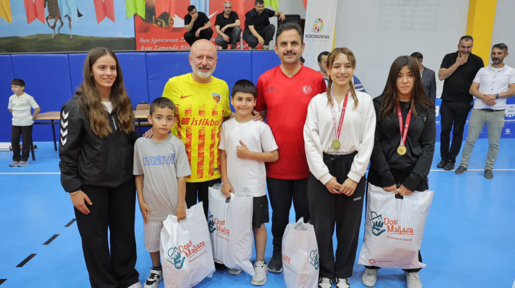 ŞEHİR PROTOKOLÜNÜN ERVA ÖĞRENCİLERİYLE DOSTLUK MAÇI NEFES KESTİ