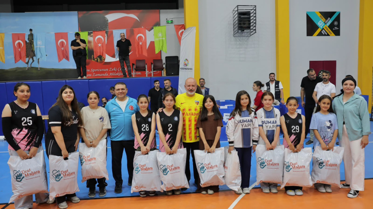 ŞEHİR PROTOKOLÜNÜN ERVA ÖĞRENCİLERİYLE DOSTLUK MAÇI NEFES KESTİ