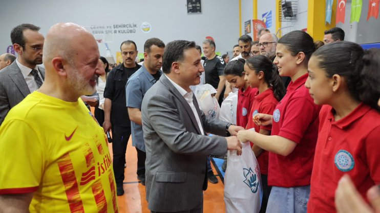 ŞEHİR PROTOKOLÜNÜN ERVA ÖĞRENCİLERİYLE DOSTLUK MAÇI NEFES KESTİ