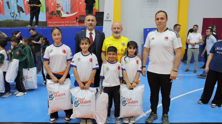 ŞEHİR PROTOKOLÜNÜN ERVA ÖĞRENCİLERİYLE DOSTLUK MAÇI NEFES KESTİ