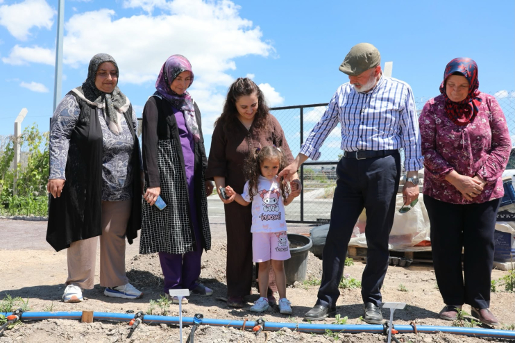 BAŞKAN ÇOLAKBAYRAKDAR, “ŞEHRİN MERKEZİNDE TARIM YAPIYORUZ, TÜRKİYE’YE ÖRNEK OLUYORUZ”